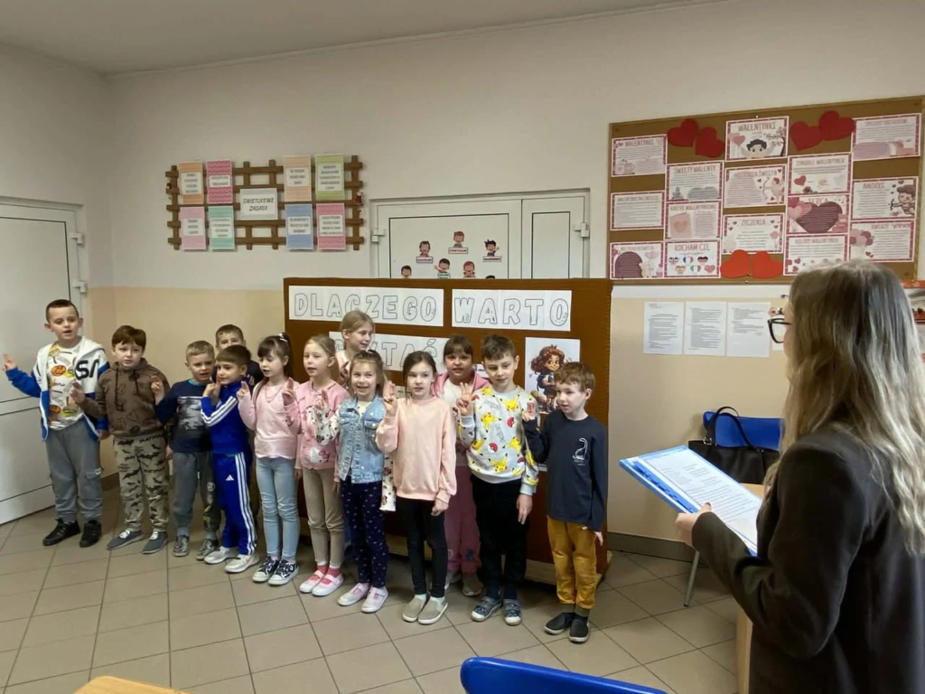 Uroczystość pasowania na czytelnika w Białymbłocie